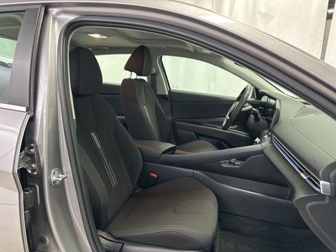 Used 2025 Hyundai Elantra SEL image 24