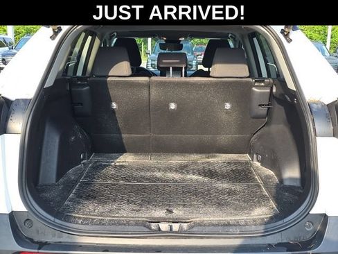Used 2019 Toyota RAV4 XLE w/ Convenience Package FWD image 8