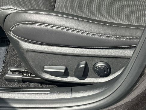 Used 2026 Genesis G70 2.5T RWD image 32
