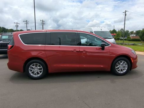 New 2026 Chrysler Voyager LX image 20