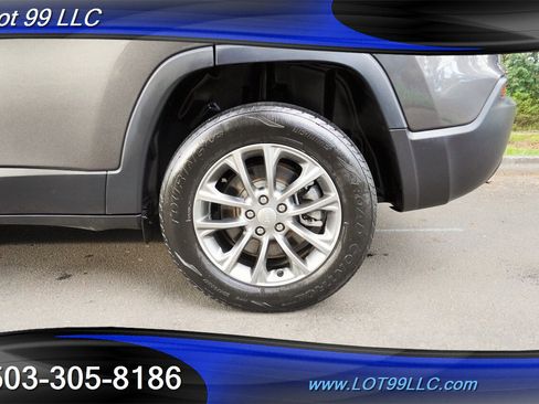 Used 2019 Jeep Cherokee Latitude Plus w/ Cold Weather Group image 35