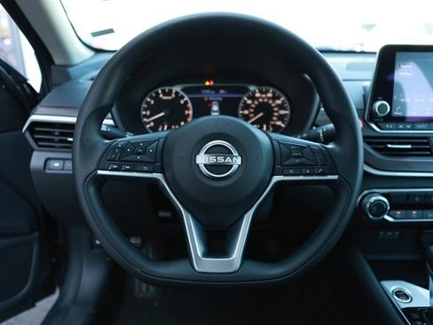 Used 2024 Nissan Altima 2.5 SV image 11