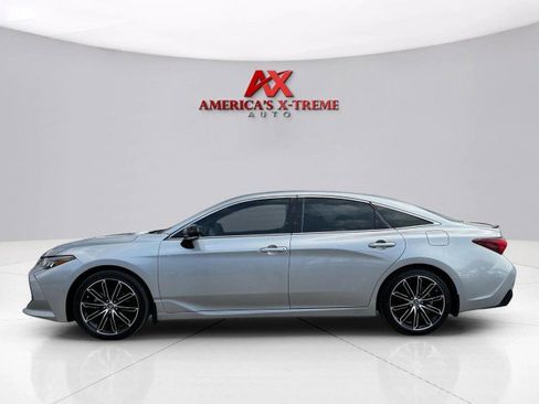 Used 2019 Toyota Avalon XSE image 2