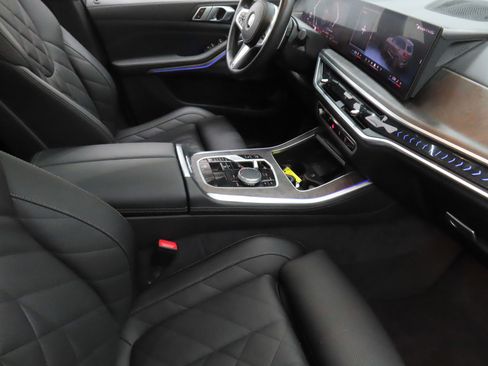 Used 2024 BMW X5 xDrive40i w/ M Sport Package image 25