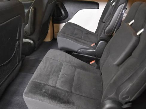 Used 2018 Dodge Grand Caravan SE w/ UConnect Hands-Free Group image 33