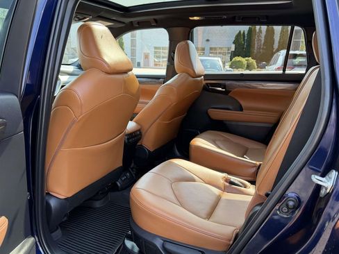 Used 2023 Toyota Highlander Platinum image 15