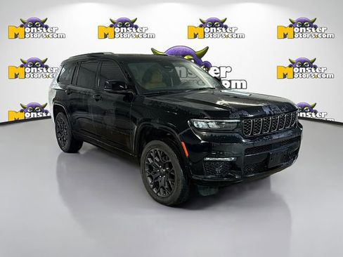 Used 2023 Jeep Grand Cherokee L Summit w/ Rear Seat Video Group I AWD/4WD image 3