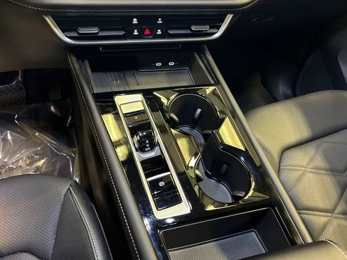 Certified 2025 Volkswagen Atlas SE FWD image 27