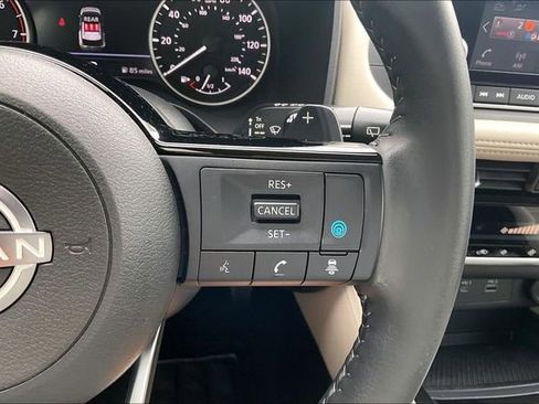 Used 2023 Nissan Rogue SL FWD image 17