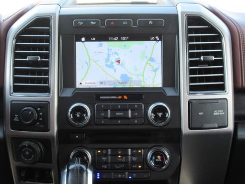 Used 2018 Ford F150 Platinum w/ Equipment Group 701A Luxury AWD/4WD image 15