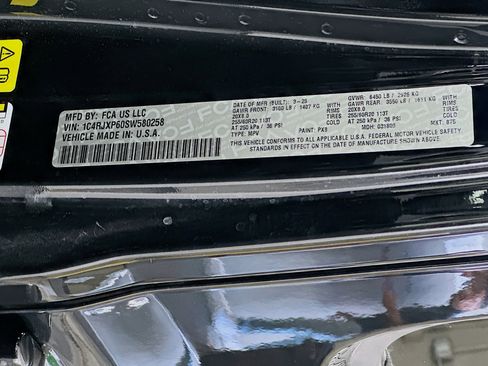 Used 2025 Jeep Wrangler Sahara image 12