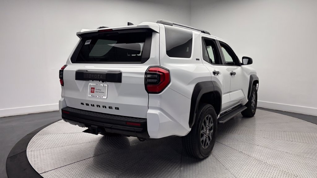 Used 2025 Toyota 4Runner SR5 AWD/4WD image 37