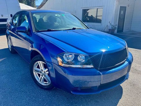 Used 2010 Dodge Avenger R/T image 3