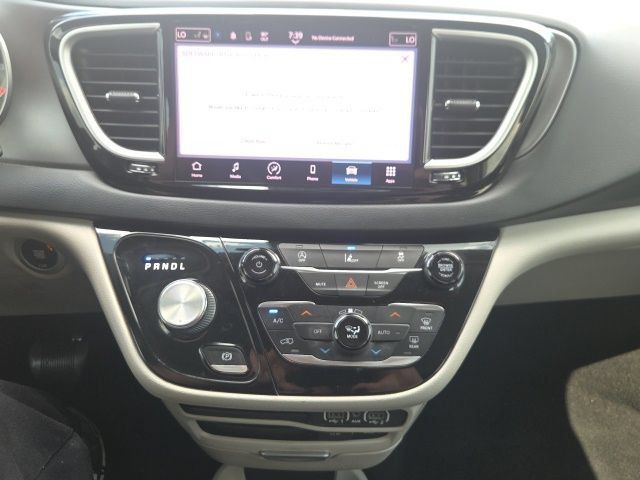 Used 2022 Chrysler Pacifica Touring-L FWD image 33