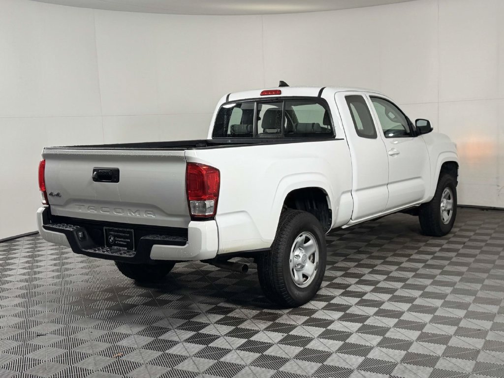 Used 2017 Toyota Tacoma SR w/ SR Convenience Package AWD/4WD image 10