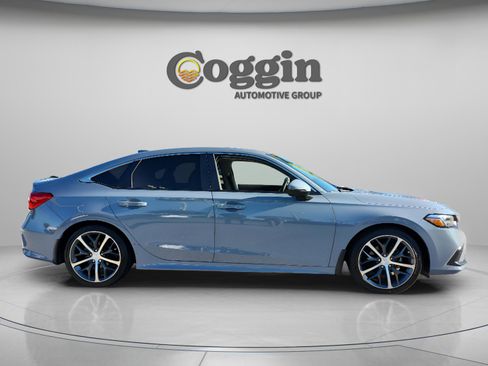 Used 2022 Honda Civic Touring image 6