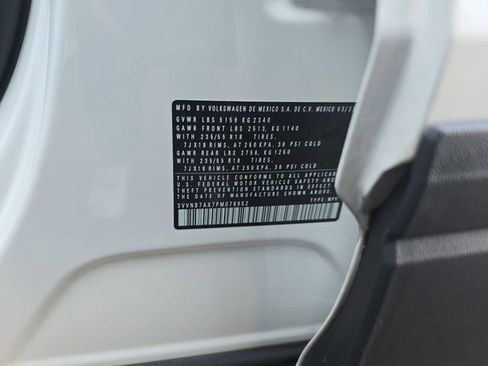 Used 2023 Volkswagen Tiguan SE w/ Panoramic Sunroof Package FWD image 32