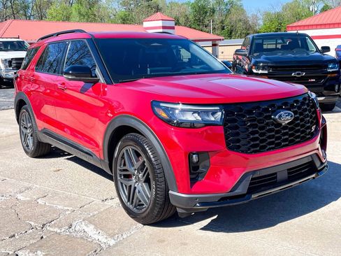 Used 2025 Ford Explorer ST w/ Sun And Sound Package AWD/4WD image 2