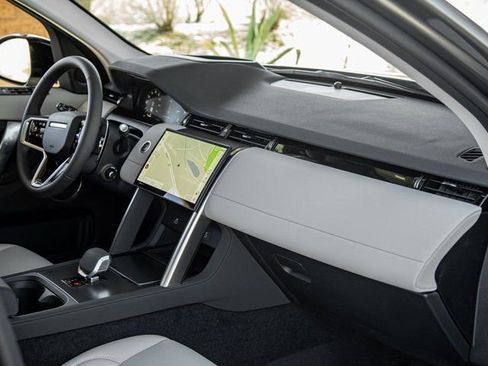 Used 2024 Land Rover Discovery Sport S image 29