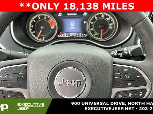 Used 2021 Jeep Cherokee Limited image 11