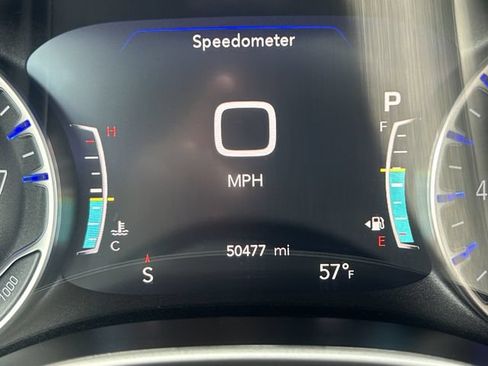 Used 2023 Chrysler Pacifica Touring-L FWD image 33