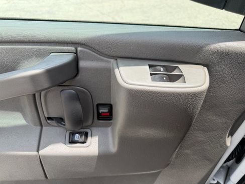 Used 2017 Chevrolet Express 2500 RWD image 34