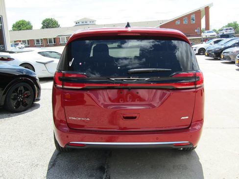New 2027 Chrysler Pacifica Select AWD/4WD image 4
