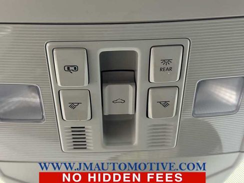 Used 2024 Volkswagen Jetta SE w/ Panoramic Sunroof Package FWD image 37