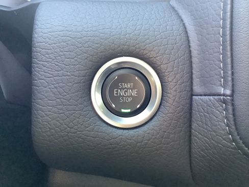Used 2024 GMC Yukon Denali w/ Advanced Technology Package AWD/4WD image 17