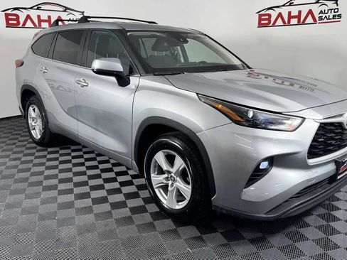 Used 2023 Toyota Highlander LE FWD image 9