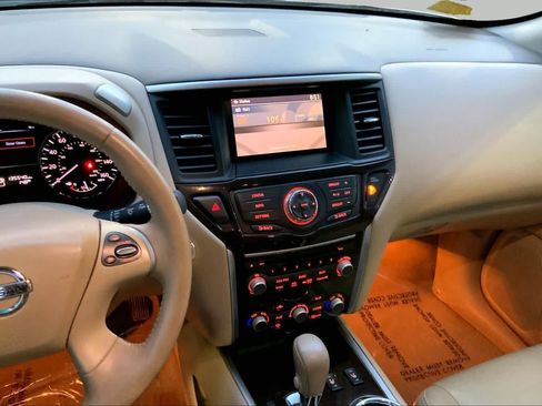 Used 2014 Nissan Pathfinder SL w/ SL Premium Package FWD image 7