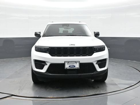 Used 2023 Jeep Grand Cherokee Altitude AWD/4WD image 16
