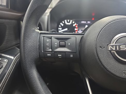 Used 2023 Nissan Rogue SV FWD image 16