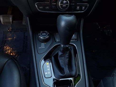 Used 2019 Jeep Cherokee Limited w/ Trailer Tow Group image 11