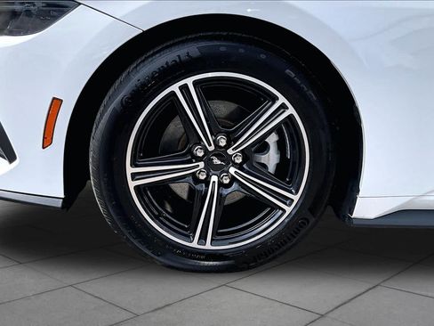 Used 2025 Ford Mustang Coupe RWD image 11