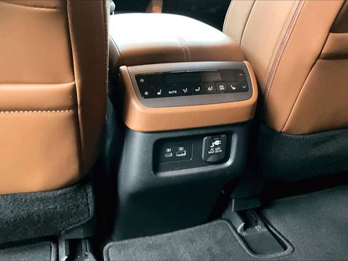Certified 2025 Nissan Pathfinder Platinum w/ Cargo Package AWD/4WD image 31