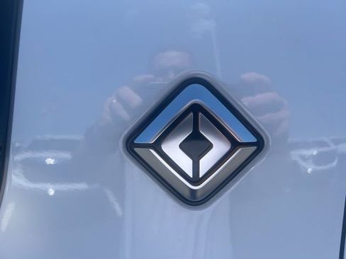 Used 2023 Rivian R1S Adventure image 5