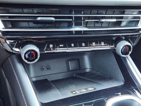 New 2026 Chevrolet Traverse High Country image 17