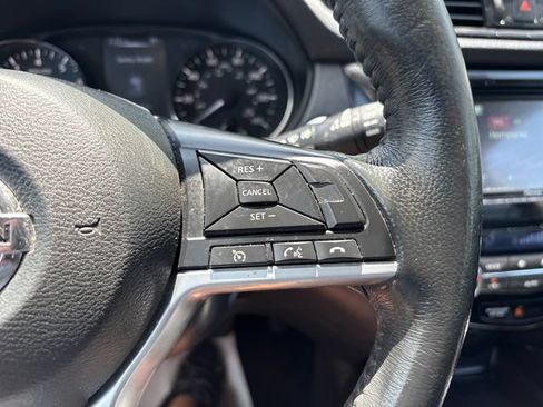 Used 2017 Nissan Rogue SV AWD/4WD image 12