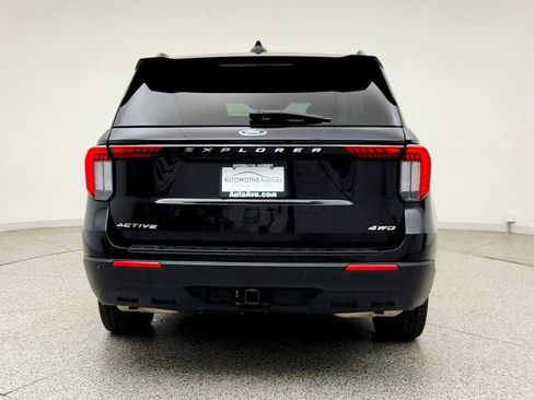 Used 2025 Ford Explorer Active AWD/4WD image 6