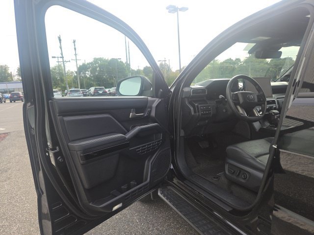 Used 2025 Toyota 4Runner Limited AWD/4WD image 14