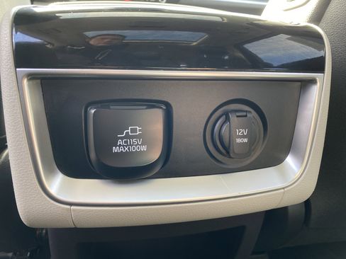 Used 2024 Kia Carnival SX Prestige image 28