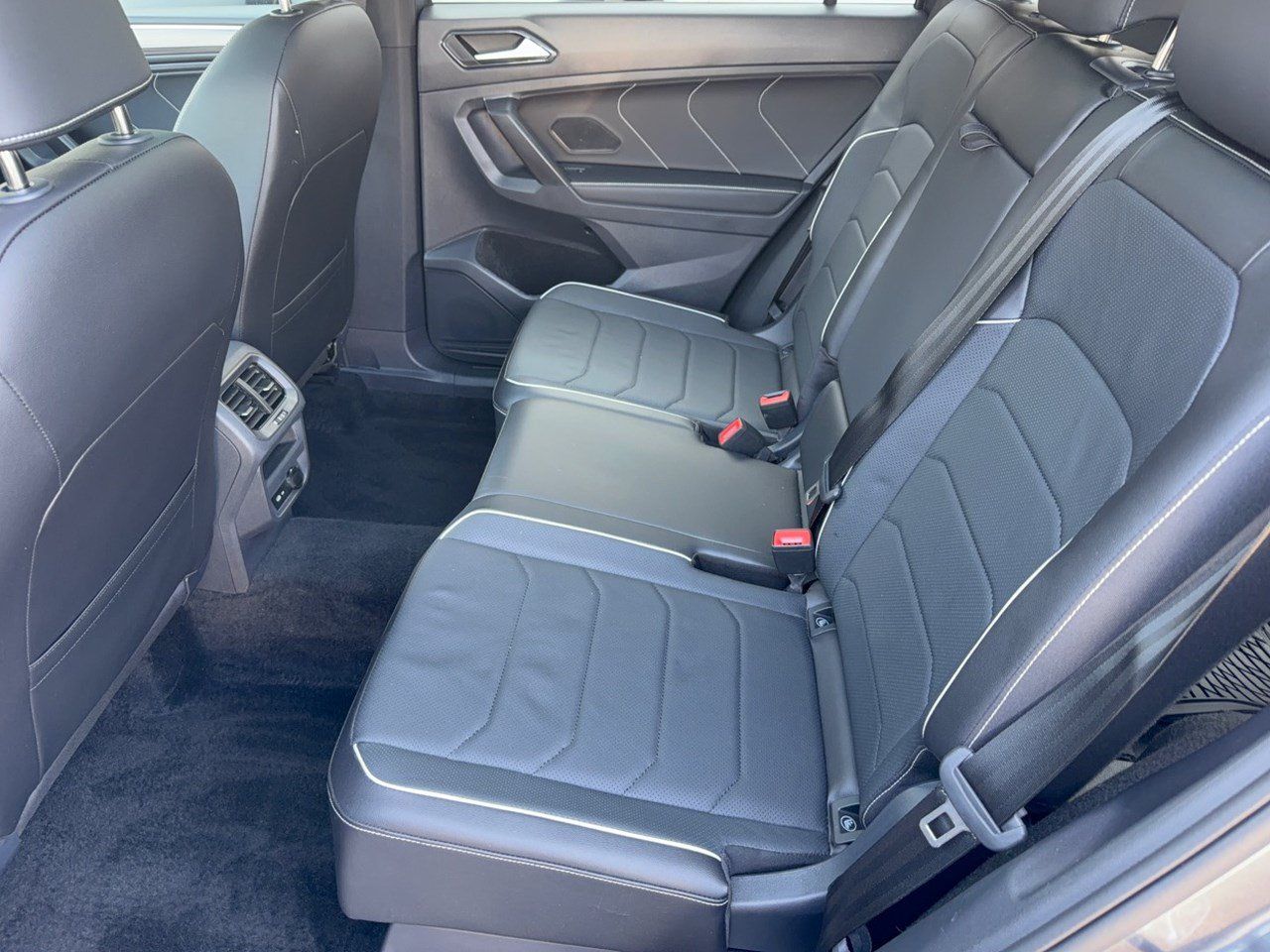 Used 2024 Volkswagen Tiguan SEL R-Line w/ MDO Package, Two-Row AWD/4WD image 25