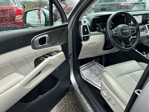 Certified 2023 Kia Sorento SX Prestige w/ Panoramic Sunroof Package image 10