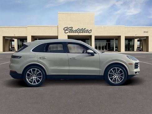 Used 2024 Porsche Cayenne image 4