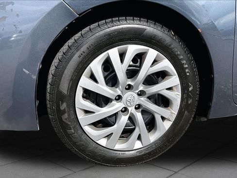 Used 2018 Toyota Corolla LE FWD image 11
