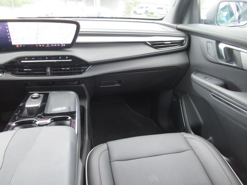 Used 2025 Buick Enclave Preferred w/ Power Package FWD image 14