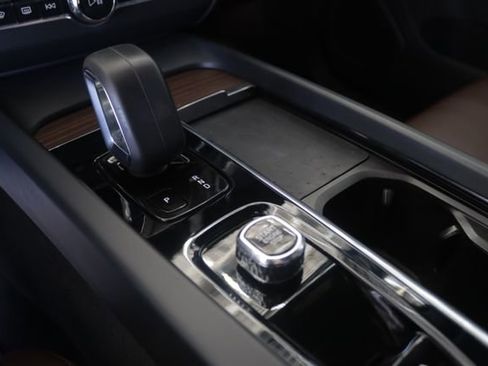 Used 2022 Volvo XC60 T8 Inscription Expression w/ Advanced Package image 22