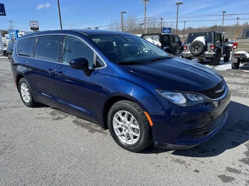Used 2017 Chrysler Pacifica LX image 11