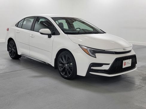 Certified 2023 Toyota Corolla SE image 2